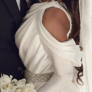 Elegant White Off-Shoulder Wedding Dress with Beaded Waist -Fits Like 14